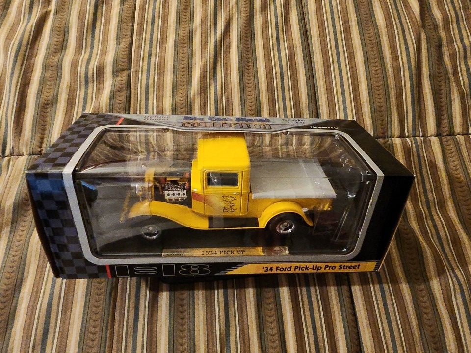 1934 Ford Pick Up Truck Pro Street Yellow 1:18 Scale Die Cast Metal Collection 92259