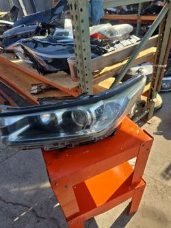 2017-2018 Toyota Highlander SE Left Driver Headlight OEM 811500E390 (2842)