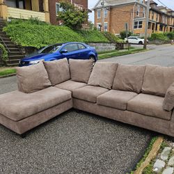 Brown Sectional (CAN deliver)