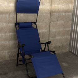 Lounge Chair With Shade 