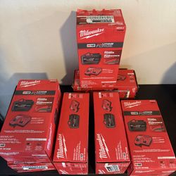 Milwaukee M18 18-Volt Lithium-Ion REDLITHIUM FORGE Starter Kit with 12.0Ah Battery and Rapid Charger