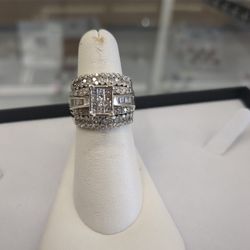 10k White Gold Diamond Rings 10.4 Grams Size 7 Layaway Available 10% Down If You Interested Please Ask Maribel Thank You 