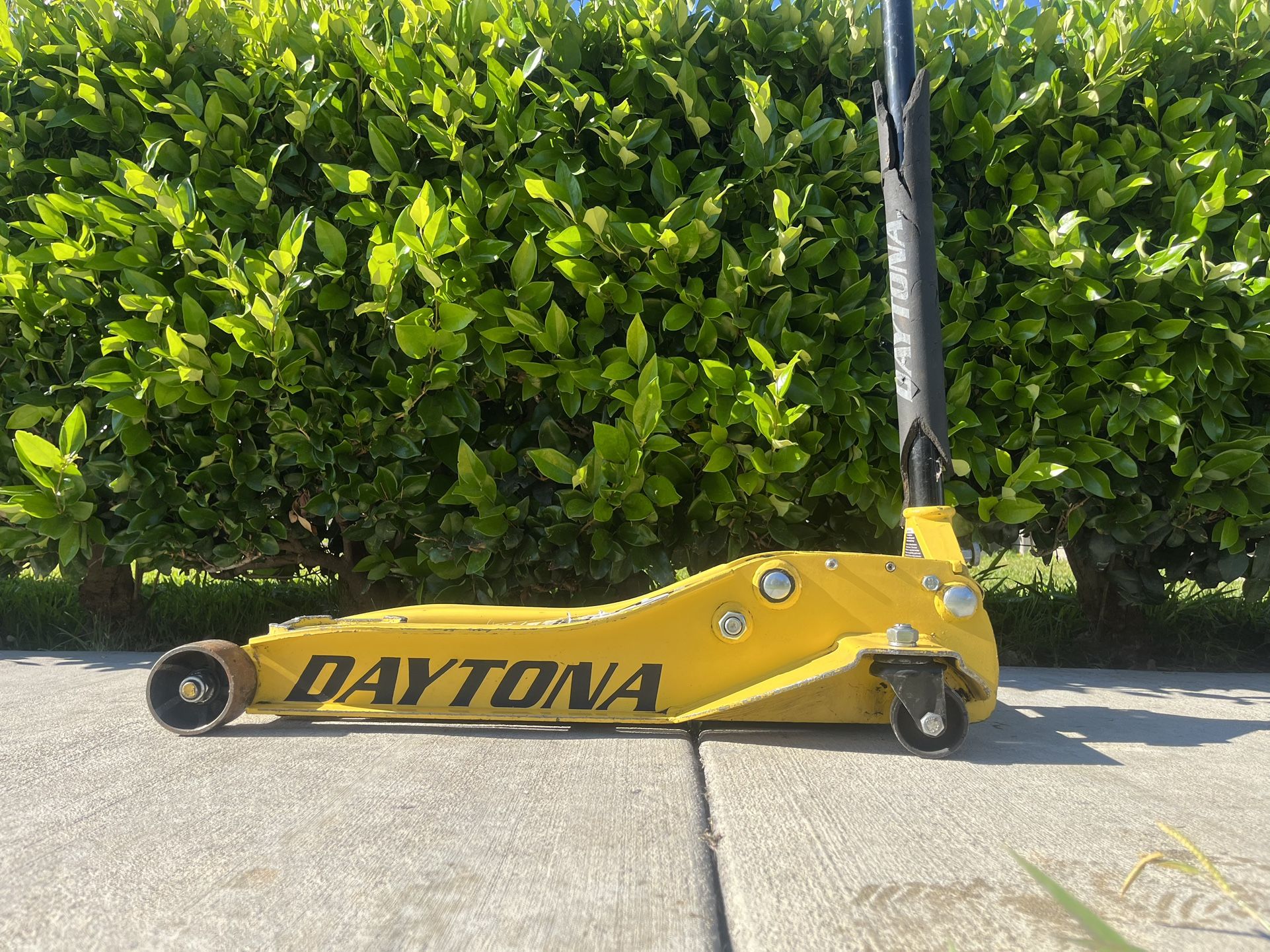 Daytona 3 Ton Super Duty Floor Jack for Sale in City Of Industry, CA