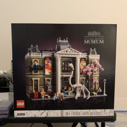 Lego Natural History Museum 10326 Brand New