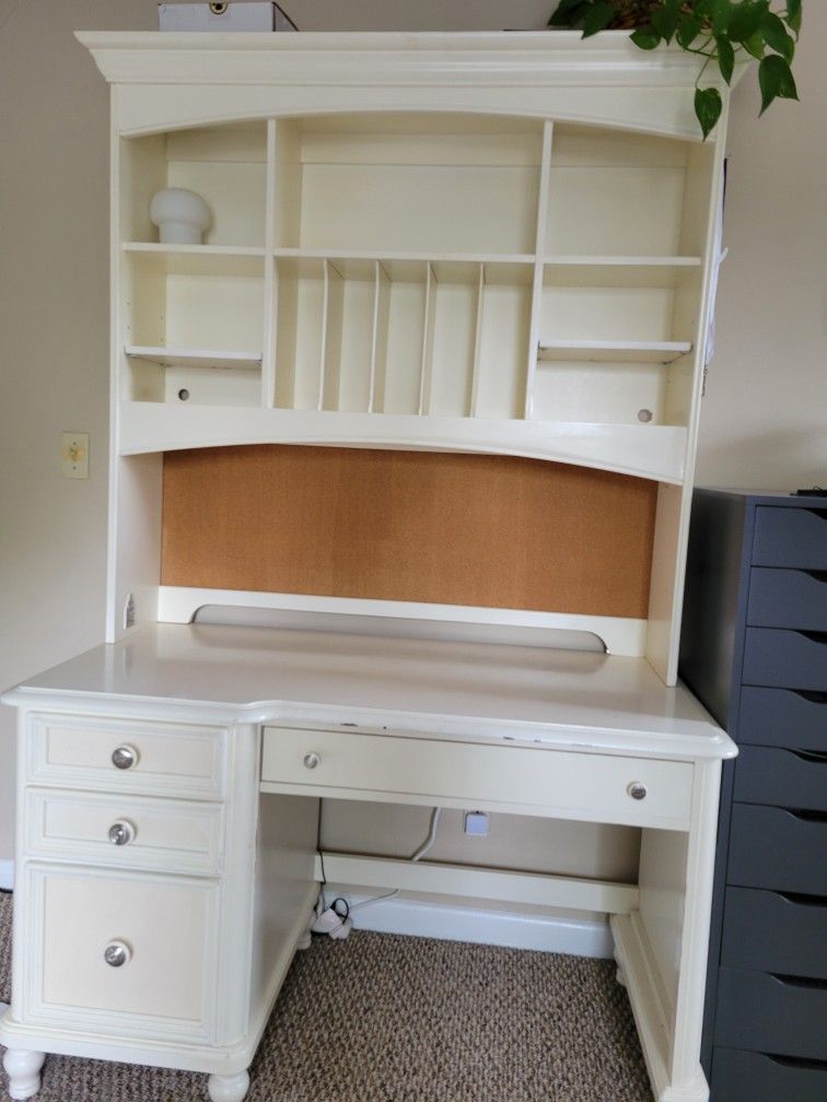 Pulaski Build A Bear Desk & Dresser