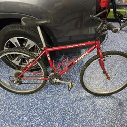 Trek Mountain Track 830 Bike