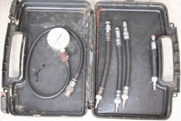 Snap on Compression, Oil and fuel Gauges w/adapters set