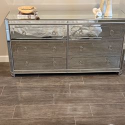 Z Gallerie 6 Draw Dresser