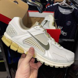 NWT Nike Zoom Vomero 5 Platinum Tint/Pewter/Gold Men Sizes 10 NEW