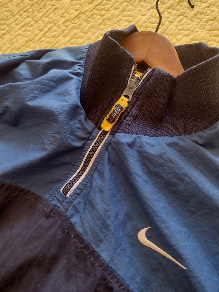 Nike Windbreaker Woman's With Pockets