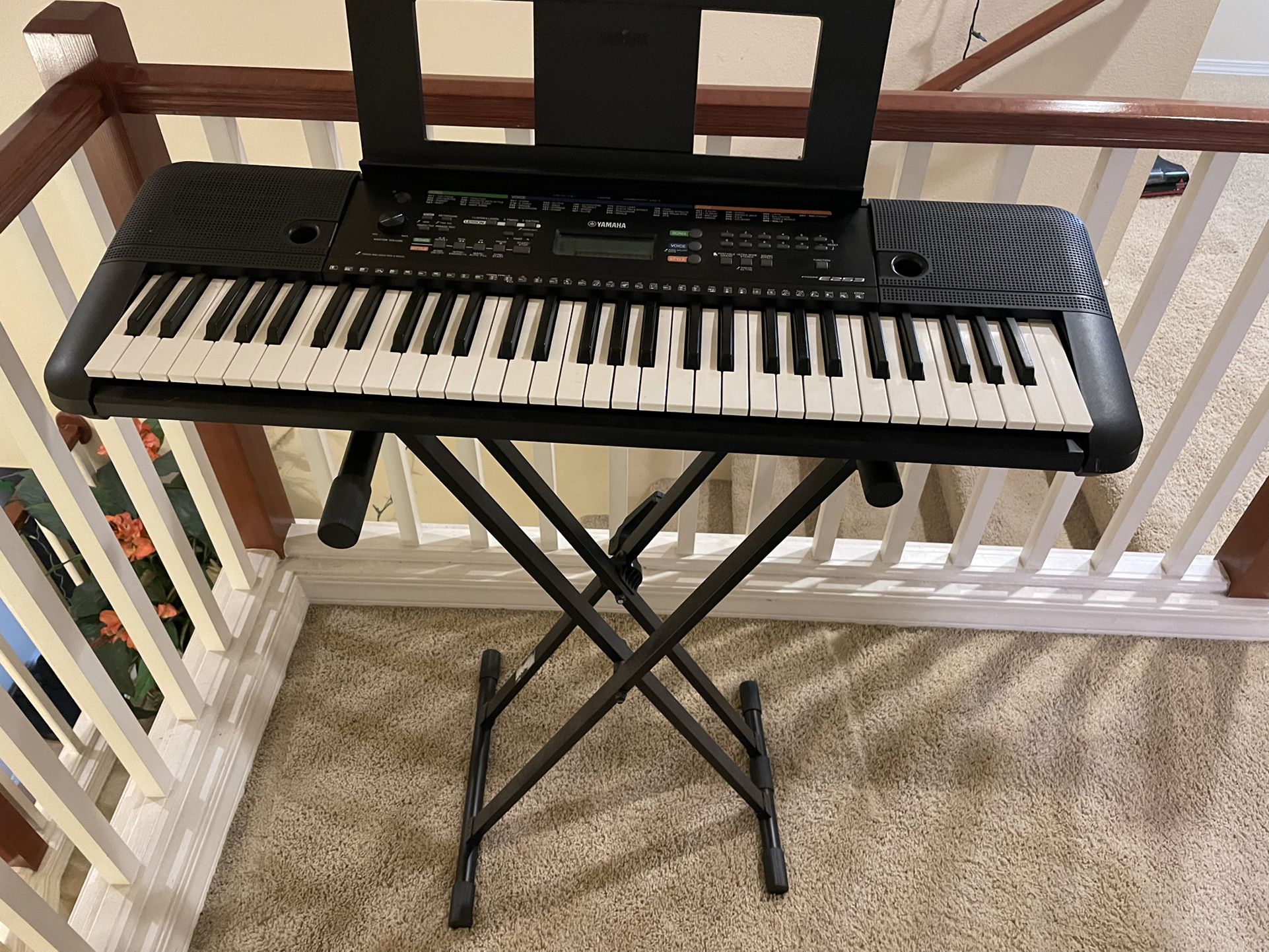 $120 - Yamaha Keyboard E253 With Stand