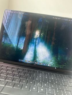 Mac pro M5 -14in