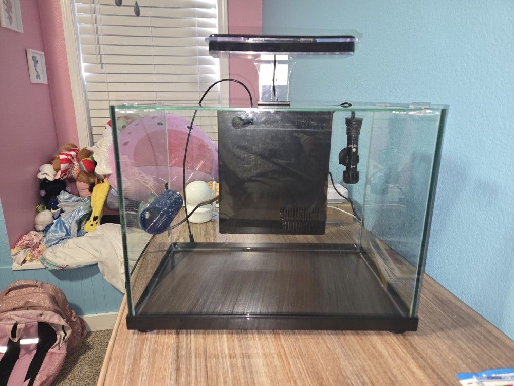 6 Or 7 Gallon Fish Tank