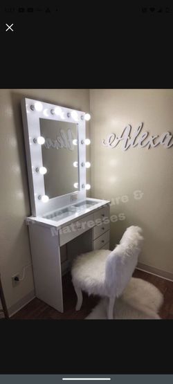 Vanity Set Up Hollywood Style Mirror Makeup TableBrand New for Sale in  Chula Vista, CA - OfferUp