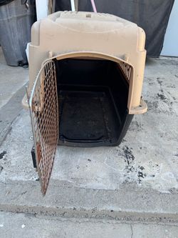 Petmate pet kennel