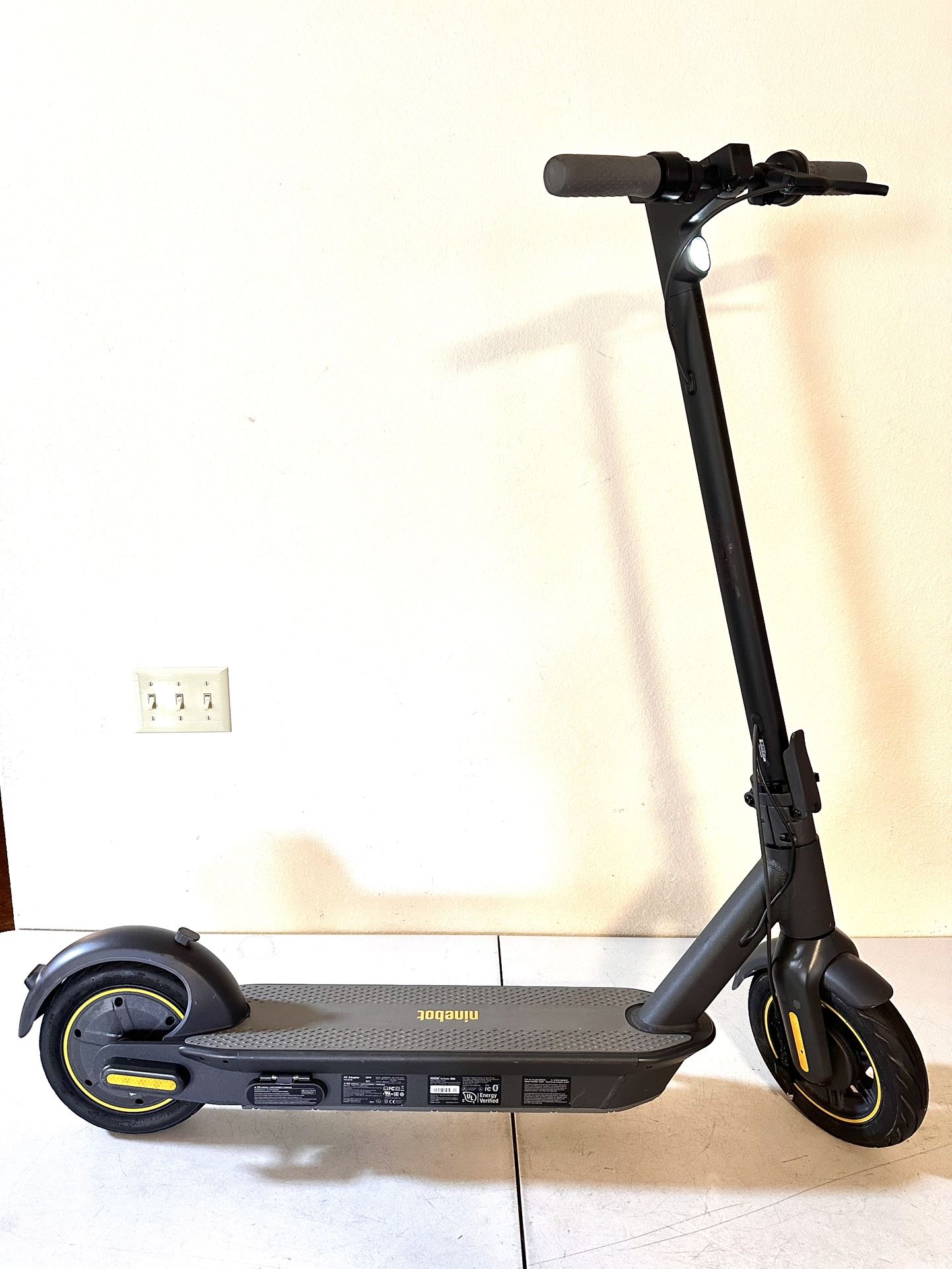 Segway - Max G30P Electric Kick Scooter w/40.4 mi Max Operating Range & 18.6 mph Max Speed - Black
