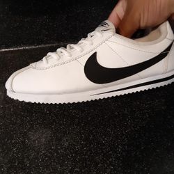 Nike Cortez Women 7 Good Condition 