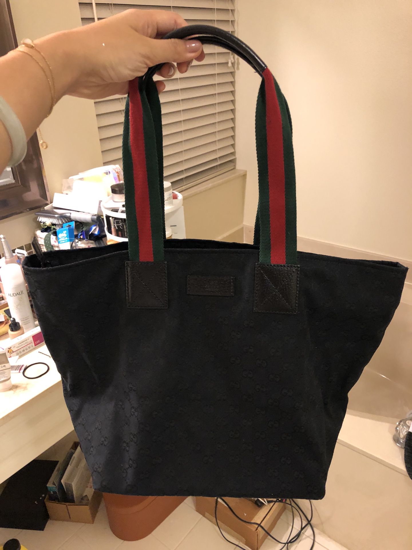 Authentic Gucci Tote Bag - 70% New