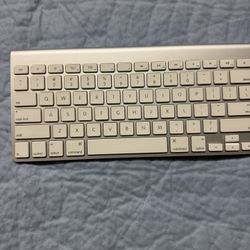 Apple a1314 Bluetooth Wireless Keyboard 