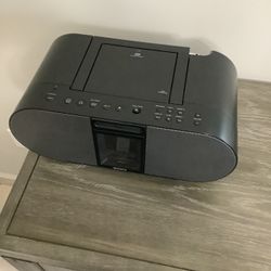 * SONY BOOMBOX * CD , iPHONE , iPOD , RADIO . GREAT SOUNDING AUDIO SYSTEM IN LIKE NEW CONDITION . MUST SEE TO APPRECIATE . 