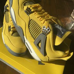 Jordan 4 Lightning