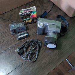 BUNDLE VINTAGE Sony Mavica MVC-FD73 digital camera