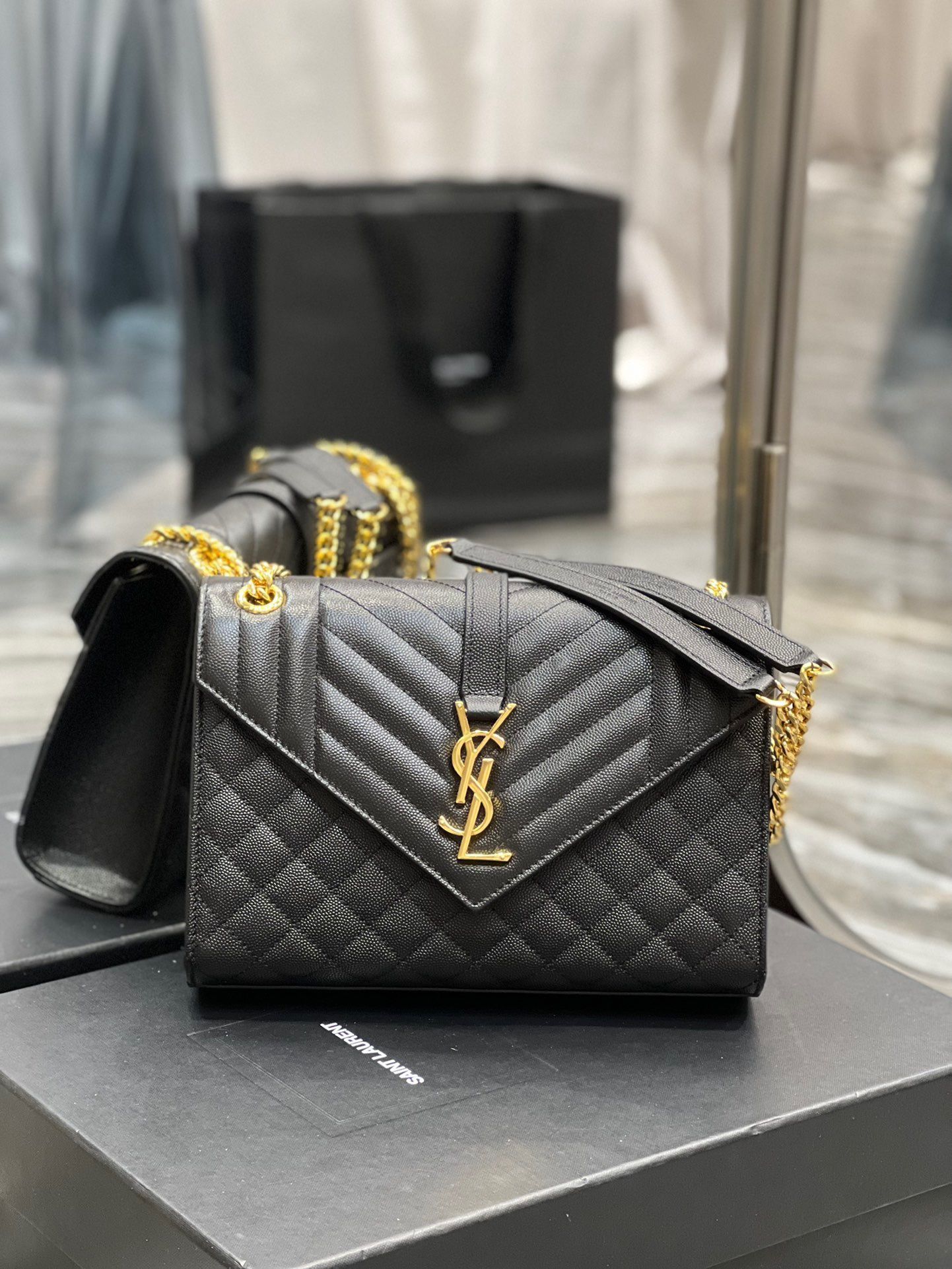 💎✨AUTHENTIC✨💎SAINT LAURENT ENVELOPE Bag 