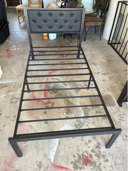 2 Twin bed frames + mattresses