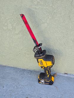 DeWalt DCS369 Atomic Compact Reciprocating Saw