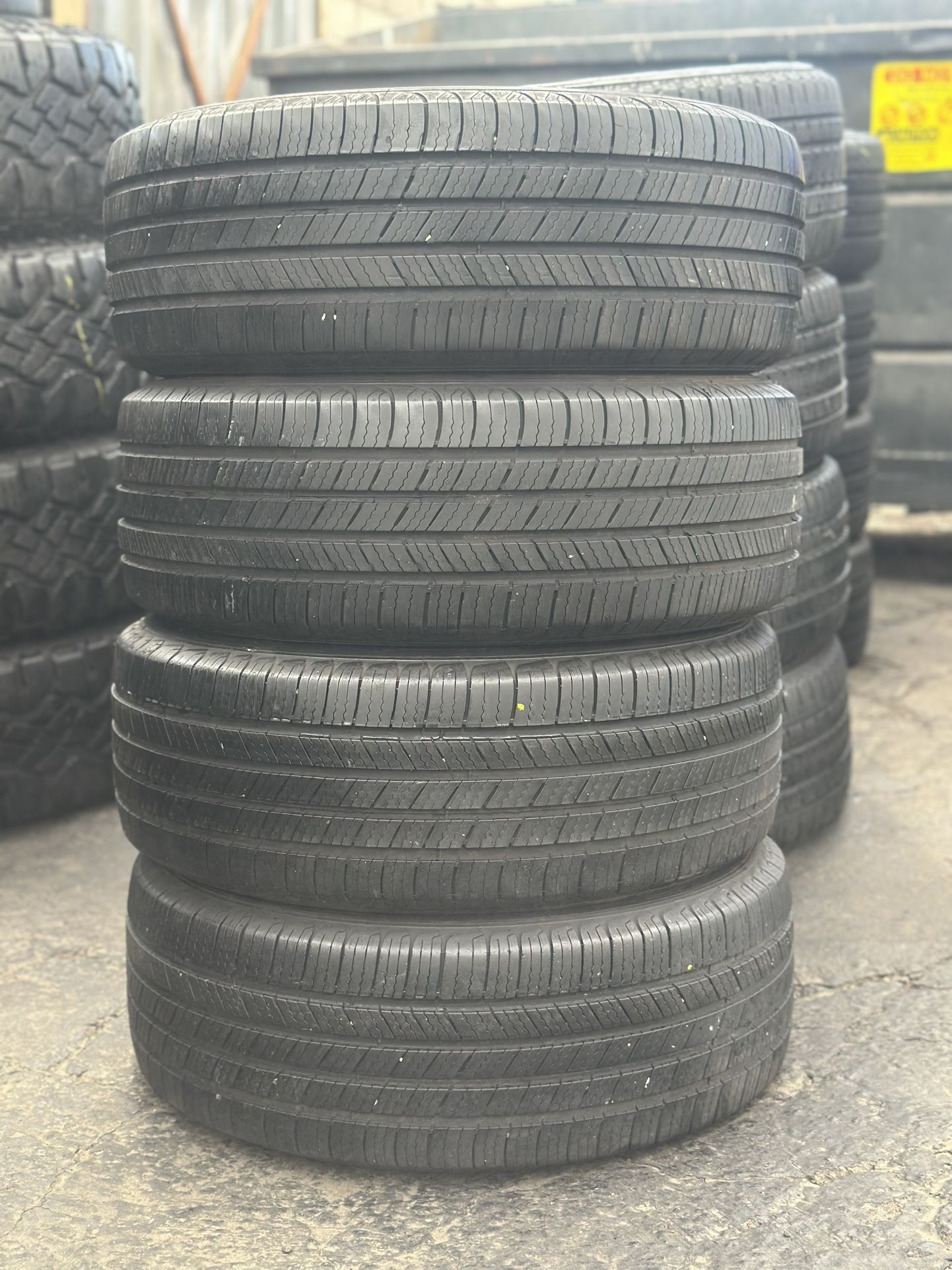 SET OF TIRE 195 65 15 MICHELIN 85% LIFE