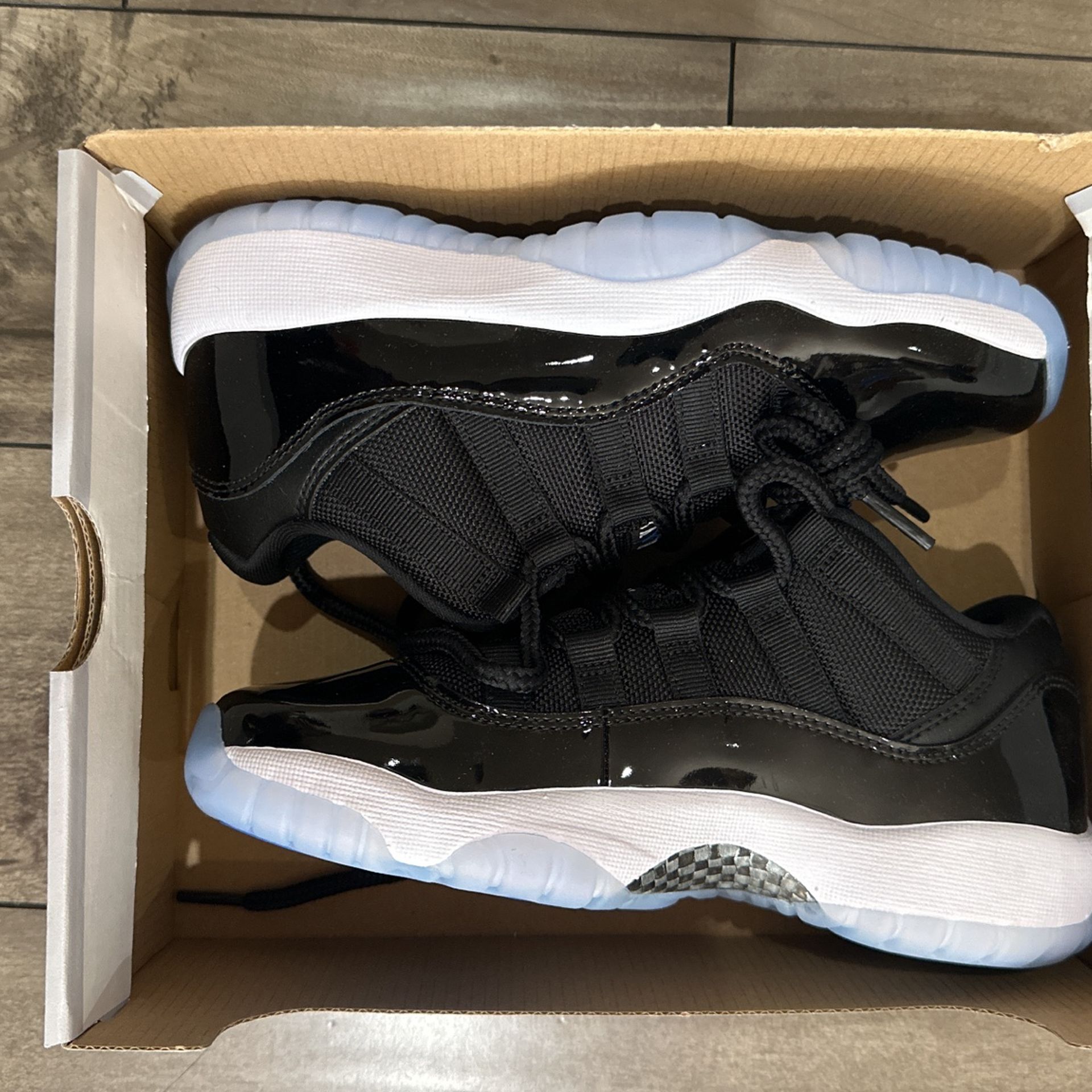 Jordan 11 Space Jam Low Sz4y=5.5w