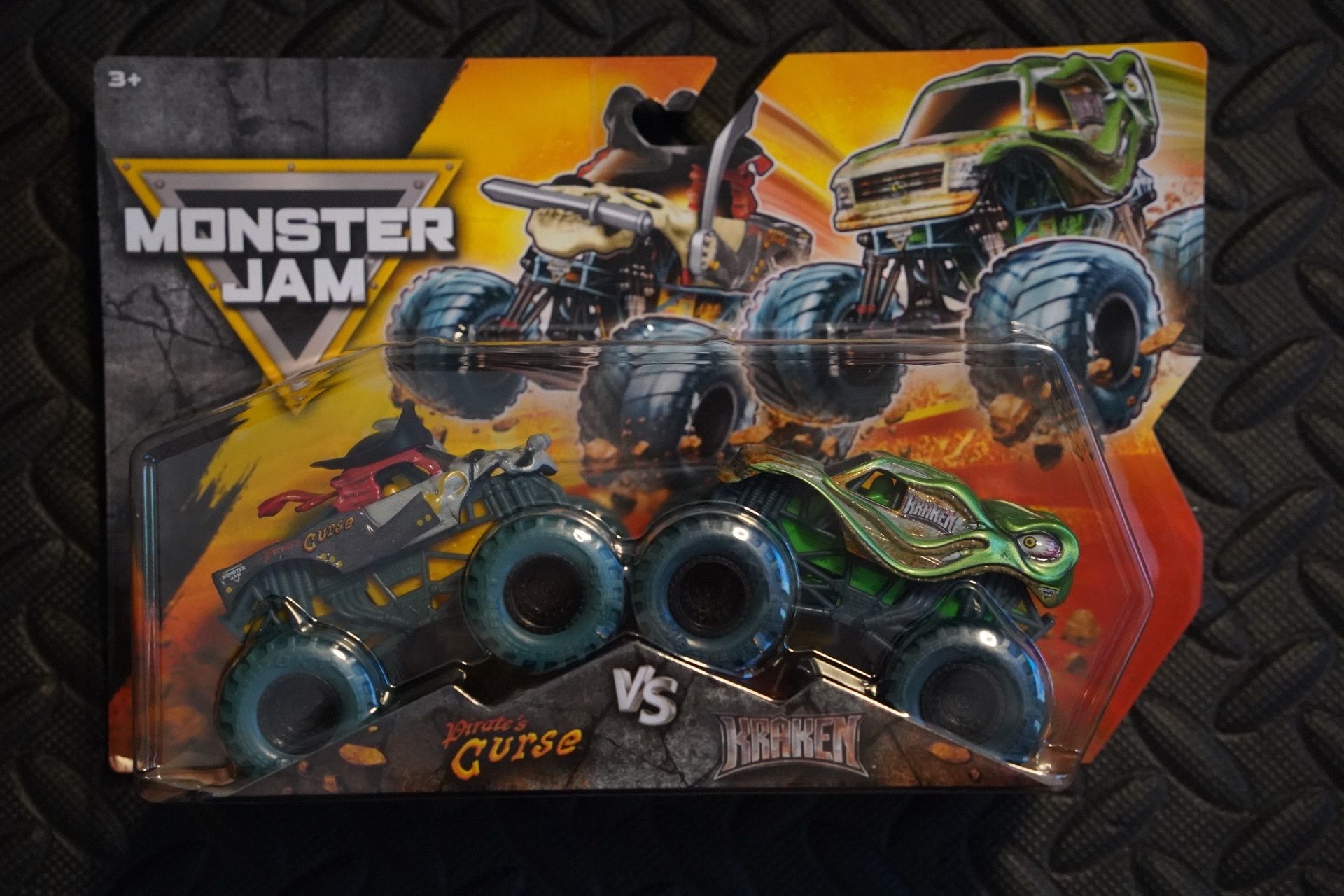 Monster Jam: Pirates Curse vs Kraken