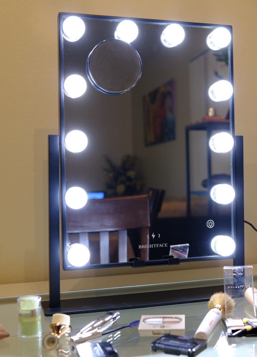 Brand new Brightface vanity mirror With Touchscreen control And replaceable Led Light With Built In Wireless Charger ,replaceable Led Bulbs 