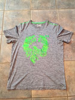 Under Armour V neck Shirt Medium