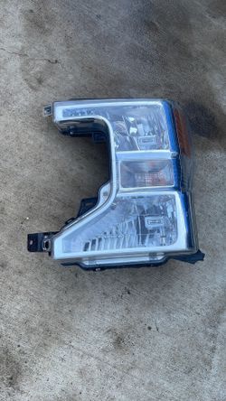 2020 - 2022 Ford F2500 Left Headlight