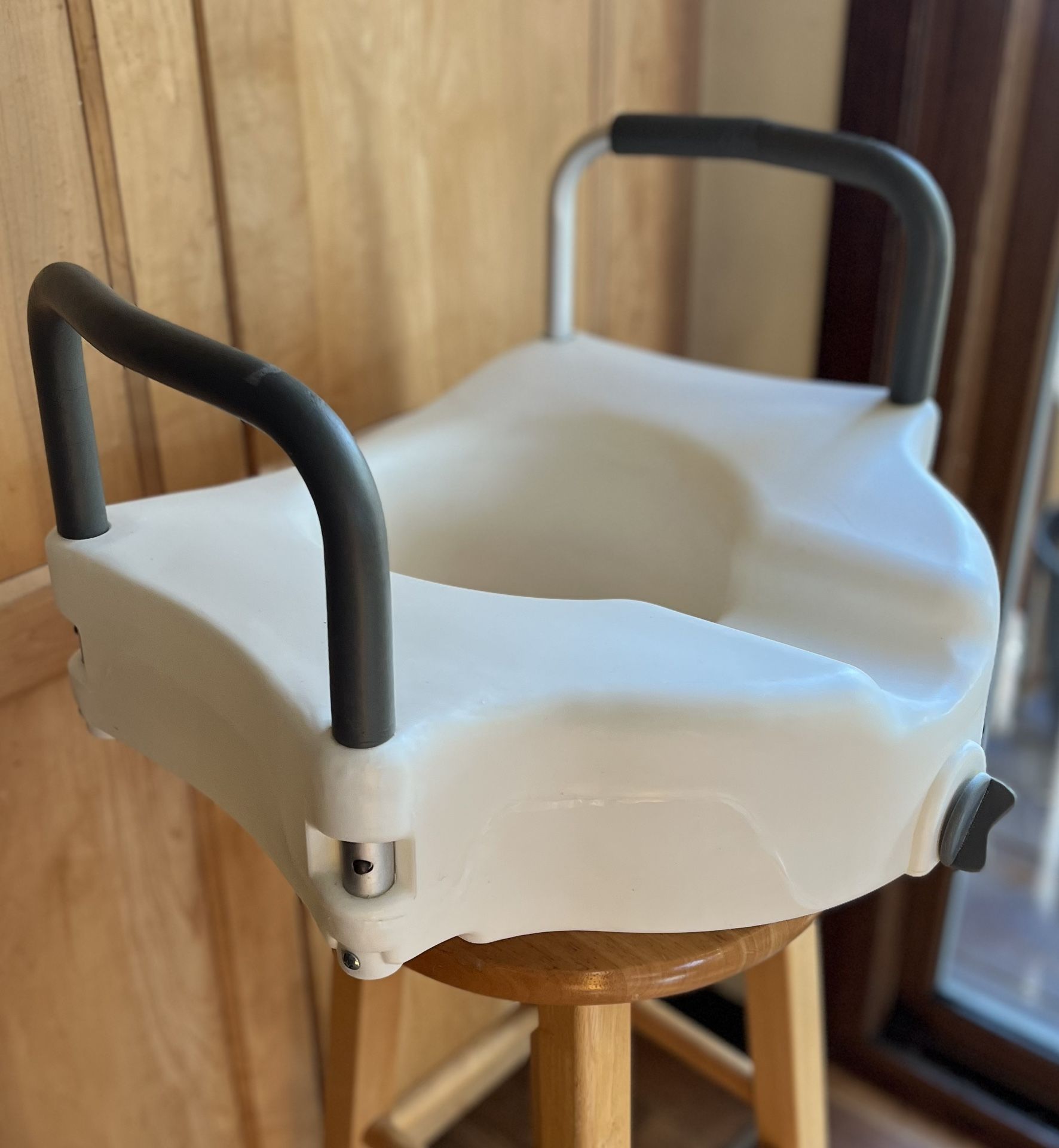 Raised Toilet Seat w/Lock & Removable Padded Arm
