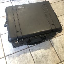 Pelican Case 1620 with  Retractable Handle and rolling wheels 