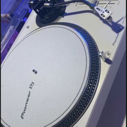 Pioneer turn tables