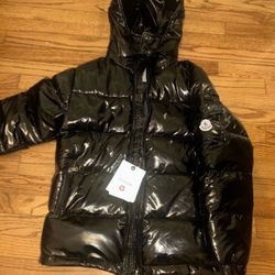 Moncler Puffer , Size Medium 