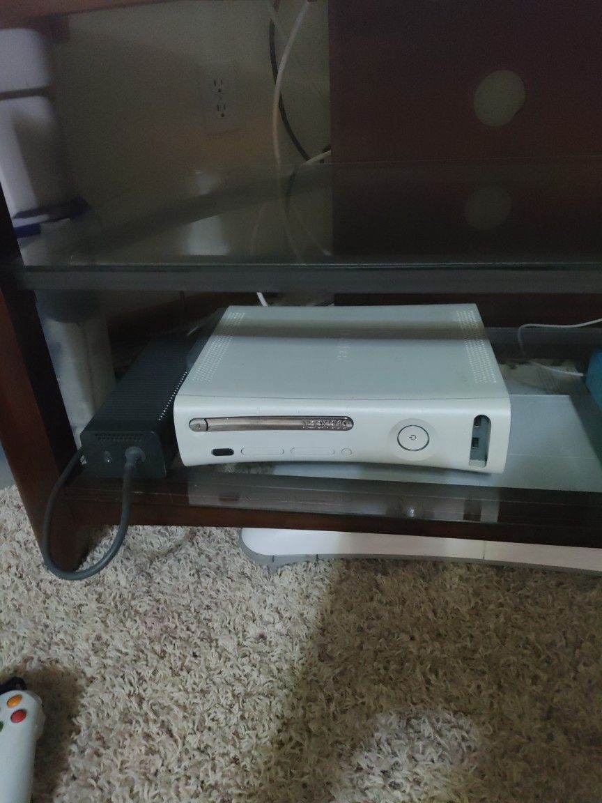 Xbox 360 +Lots Of Games Electronics & Media