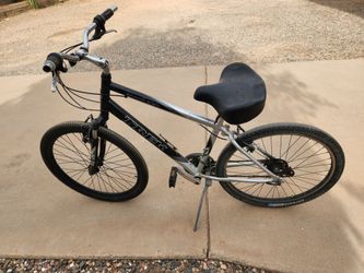 26" Trek Navigator 100 hybrid bike, black & silver bicycle