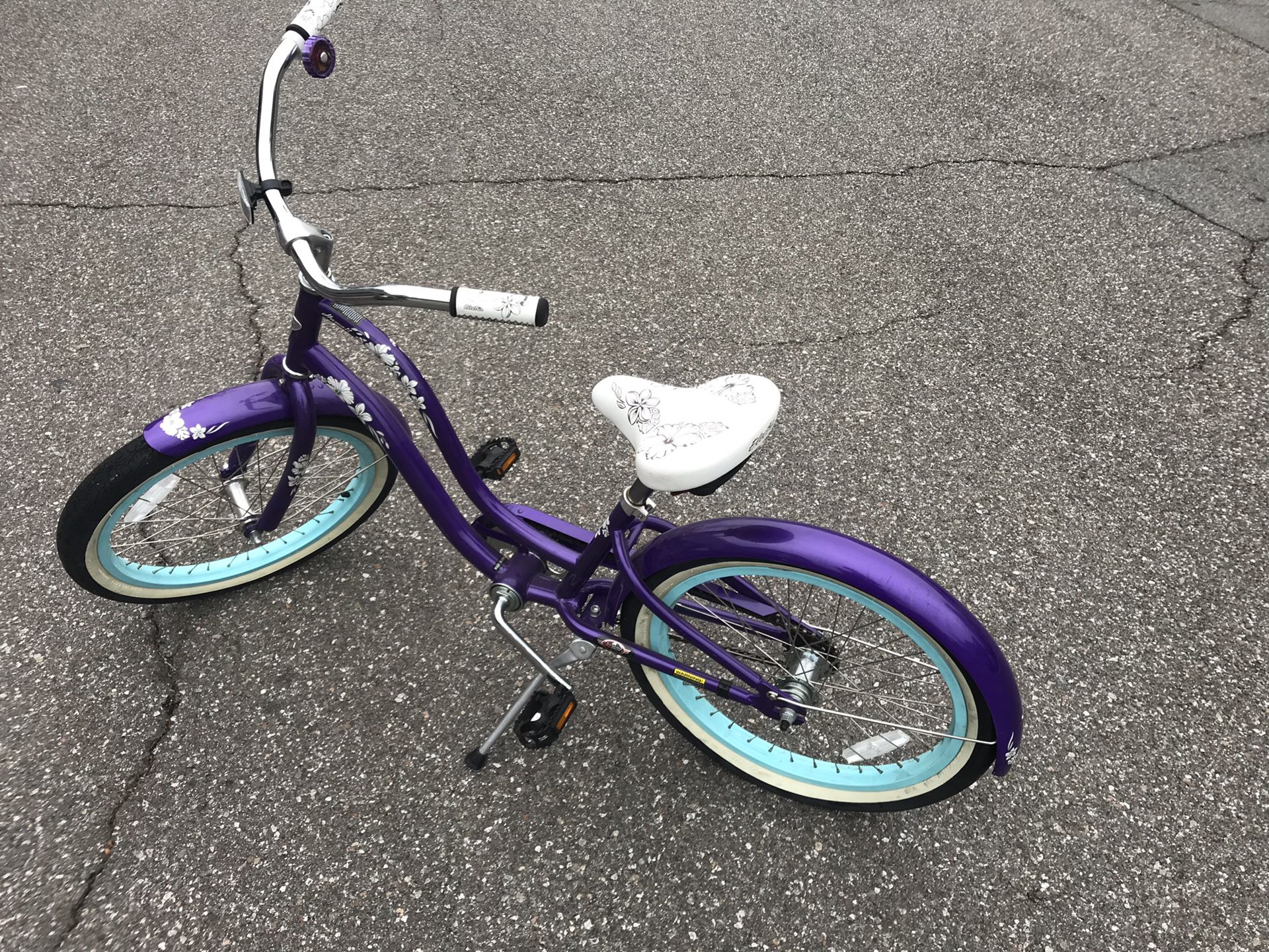 Electra cruiser bike