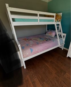 Twin/Full With clean Mattresses