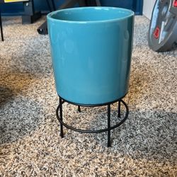 Blue Ceramic Por With Plant Stand
