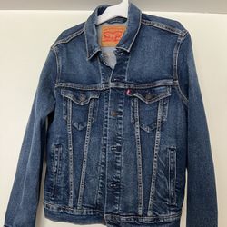 Levi Denim Jacket.  Mens Small. Excellent Like New Condition.