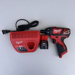 Milwaukee M12 12v Lithium-ion Cordless 1/4in Hex Screwdriver Combo