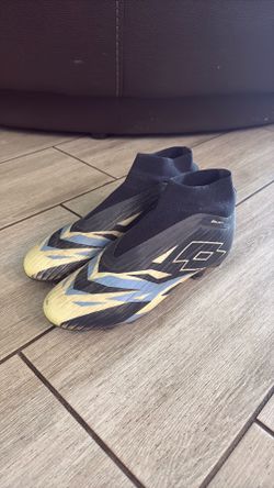 Lotto Soccer Cleats Laceless Knit Collar