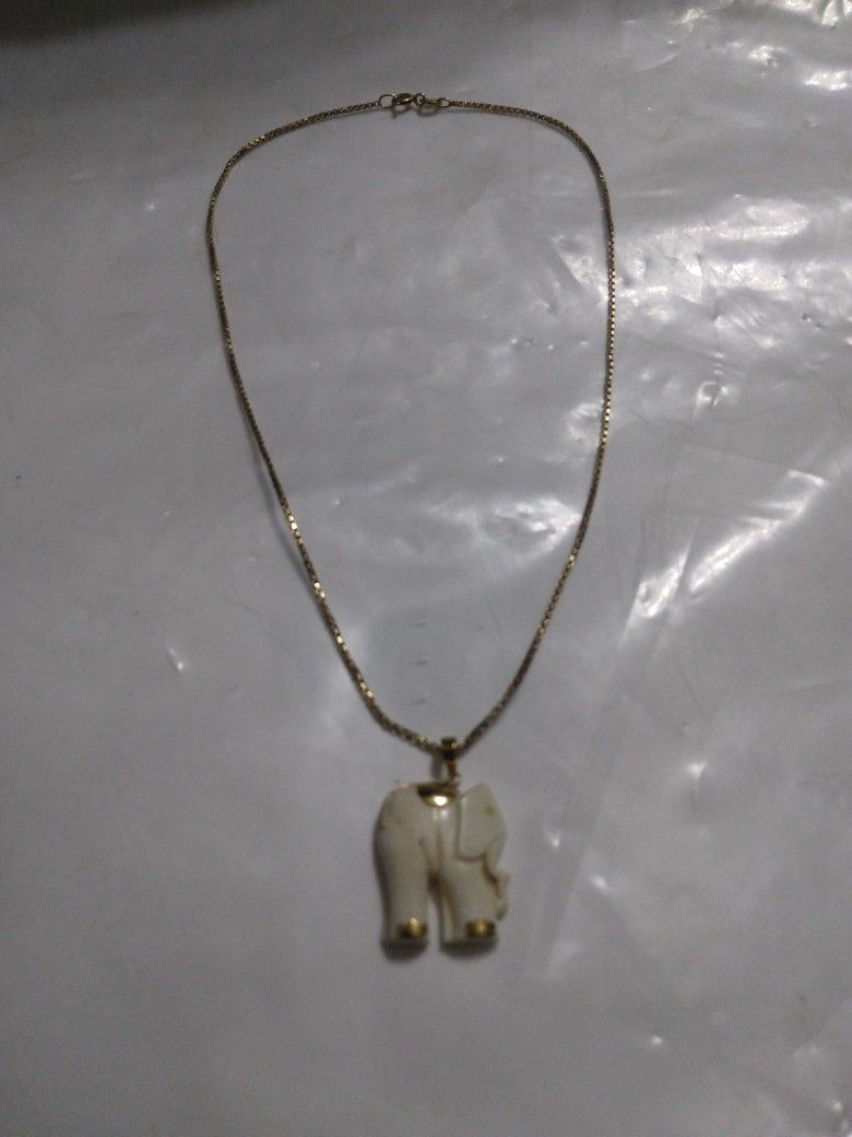 14K Gold Chain With Pendant Lent 15-in Use