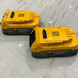 2 DeWalt 20v Power Stack Batteries 