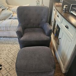 Chair With Ottoman 